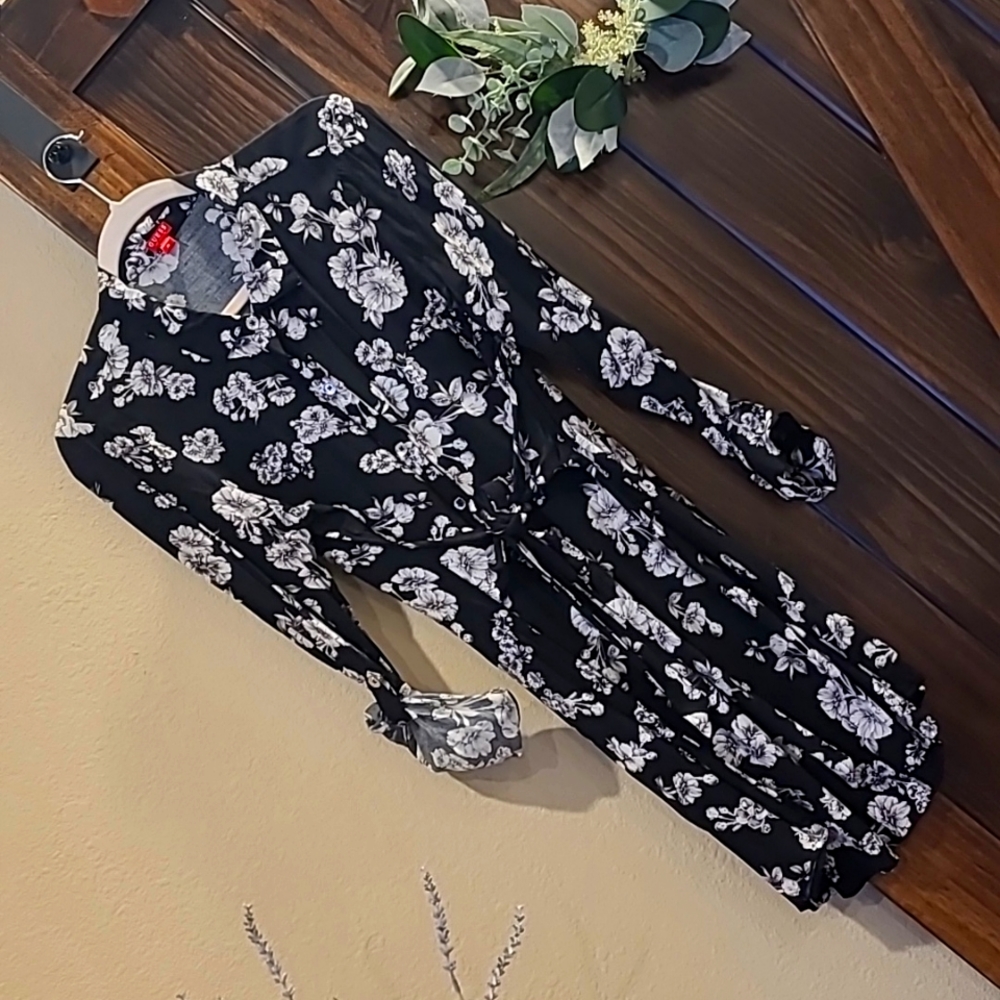 Black and white floral Guess dress..mini